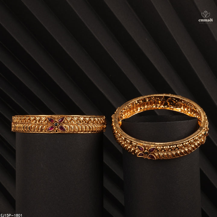 Bangles Kundan Nakshi
