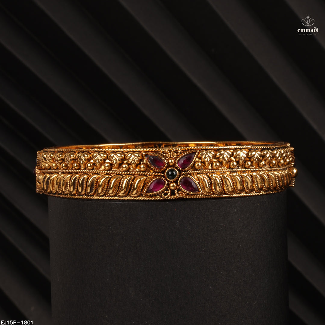 Bangles Kundan Nakshi